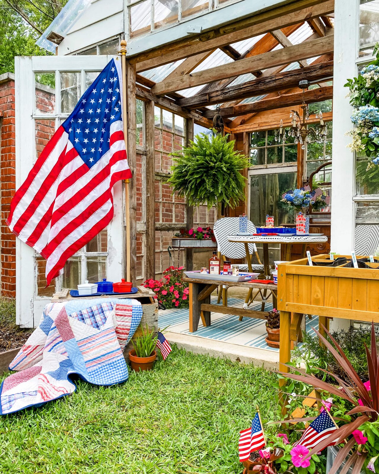 Summer Entertaining Decor Ideas - Simply Southern Cottage